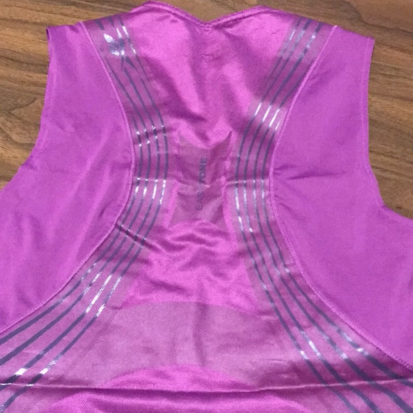 (3/$35) Like-new Reebok EasyTone compression top - Picture 4 of 4